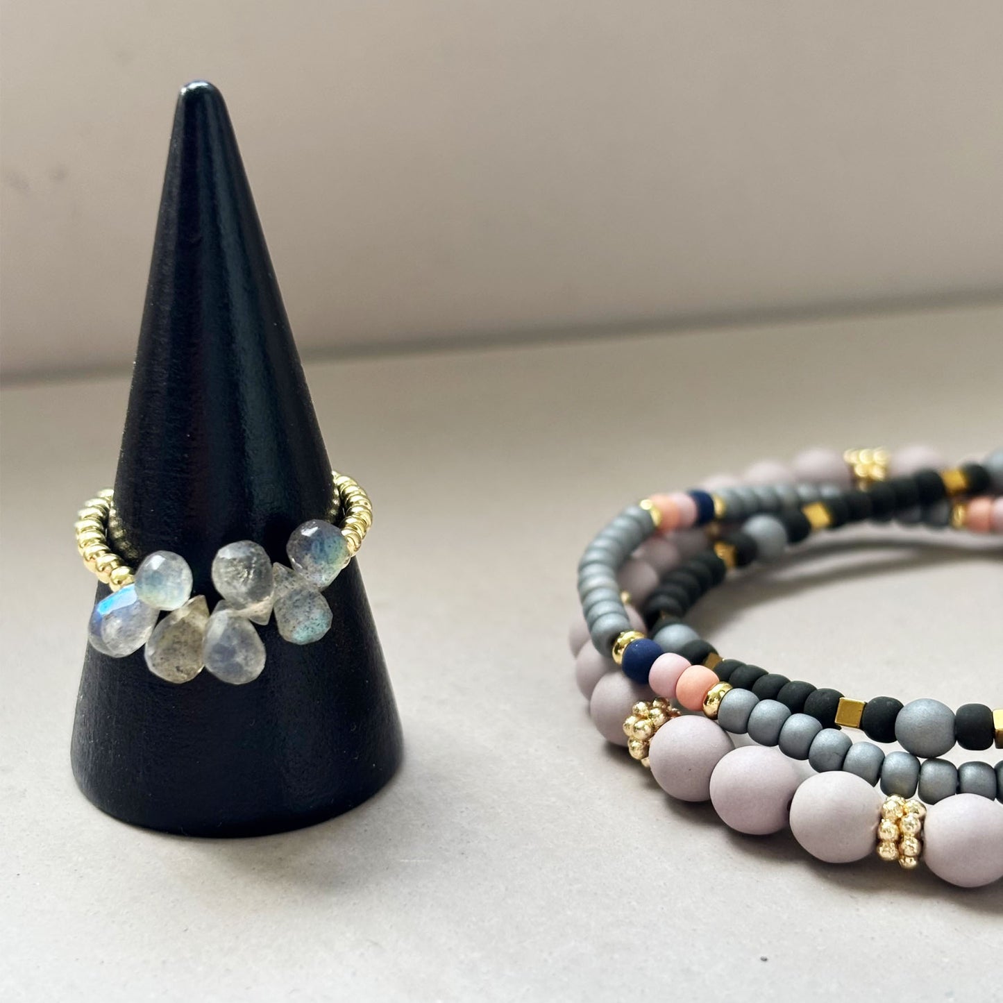 Ring Drops Light Grey