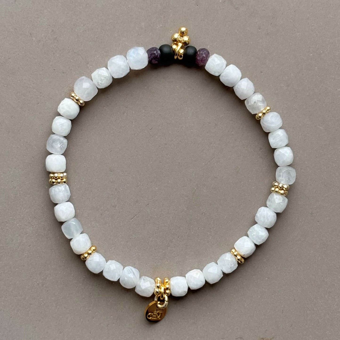 MOONSTONE BLACK