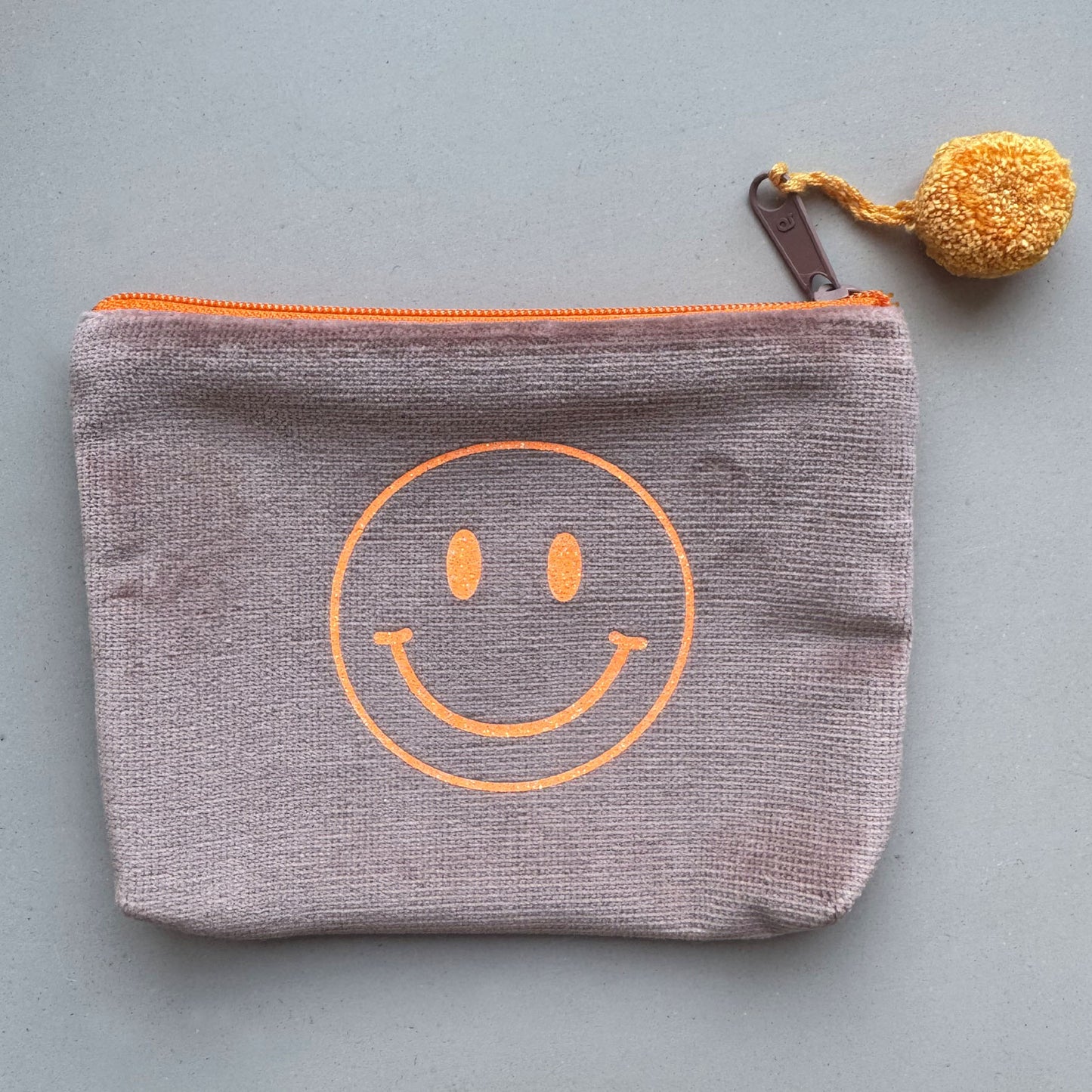 Samttasche Smiley taupe